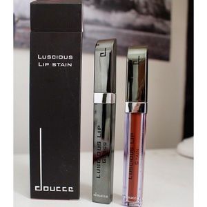 Doucce Luscious Lip Stain in Dark Light (618)